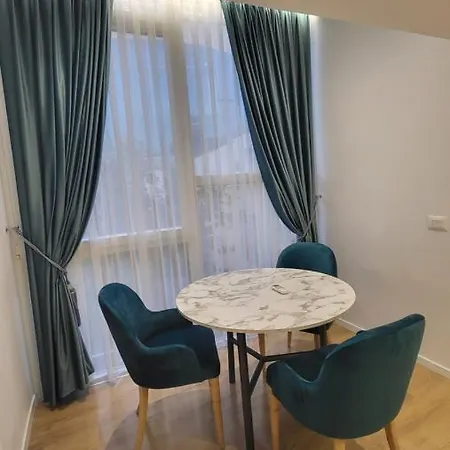 Karanxha's * ティラナ