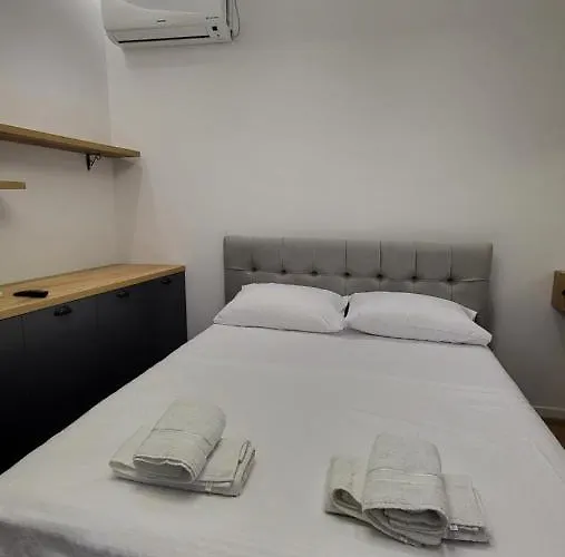 Δωμάτια σε οικογενειακή κατοικία Karanxha's *